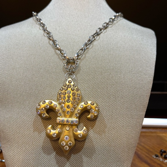 New Orleans Saints logo necklace! Go saints!!! - Picture 4 of 6